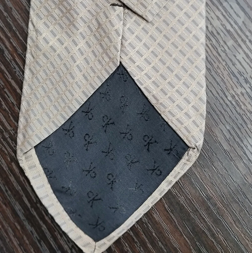 Calvin Klein Men's Tie dry clean only.